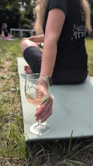 Wein-Yoga 13