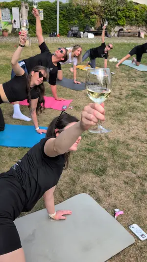 Wein-Yoga 14