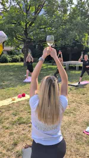 Wein-Yoga 15