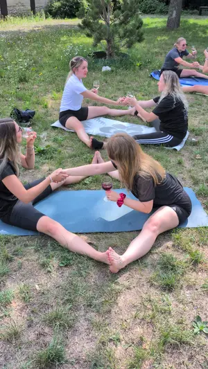 Wein-Yoga 20