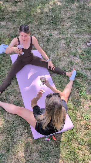 Wein-Yoga 22