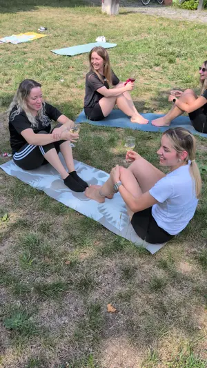 Wein-Yoga 23