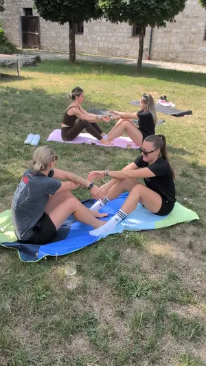 Wein-Yoga 24
