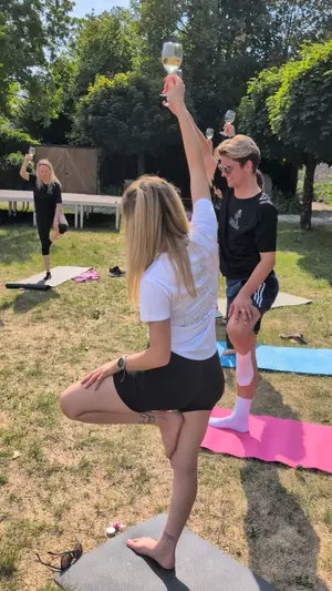 Wein-Yoga 28