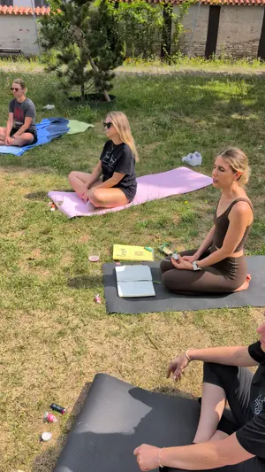 Wein-Yoga 30