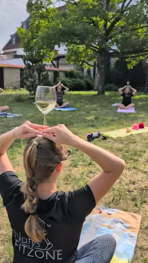 Wein-Yoga 7